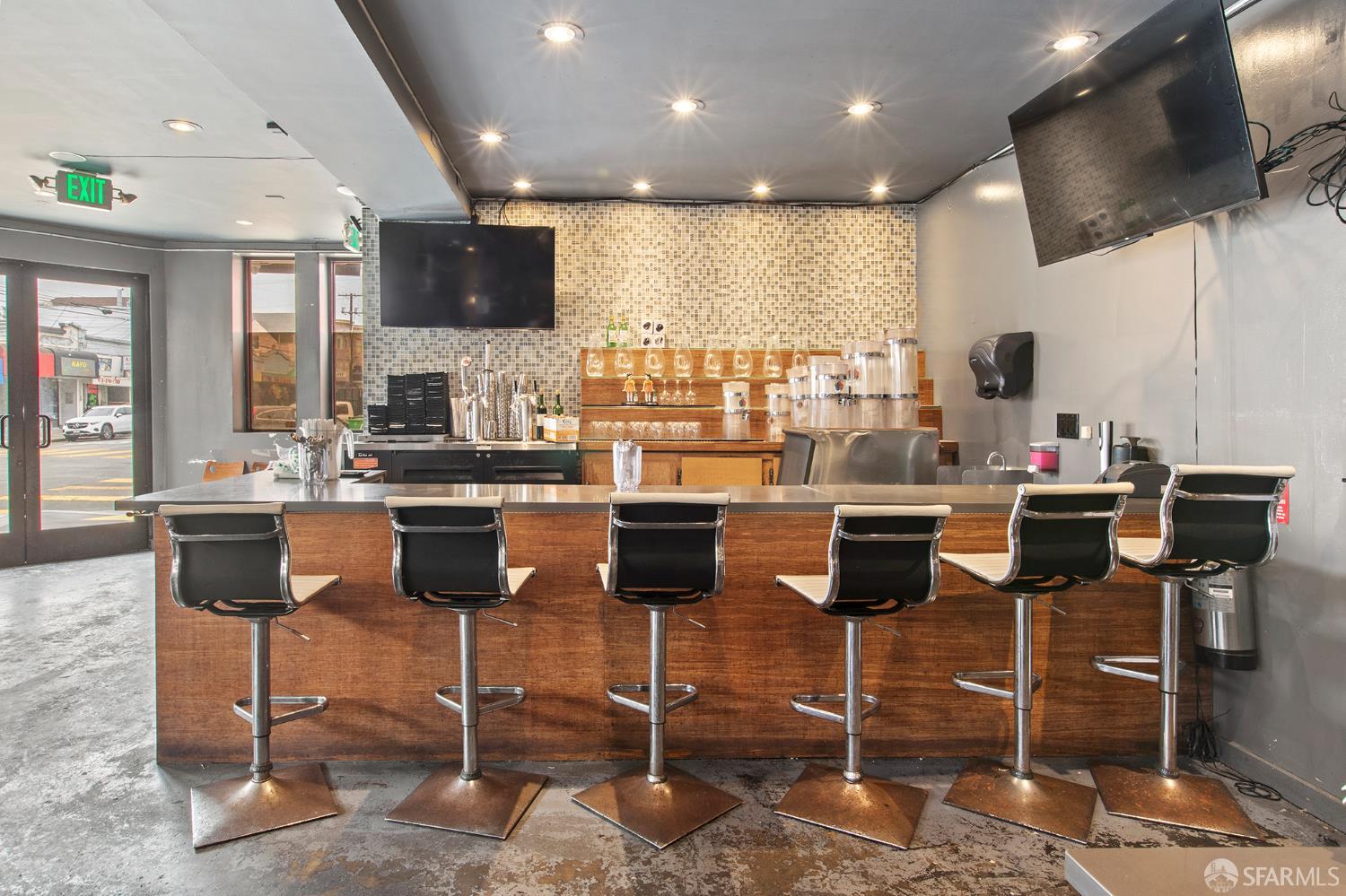 Detail Gallery Image 5 of 17 For 2140 Clement St, San Francisco,  CA 94121 - – Beds | – Baths