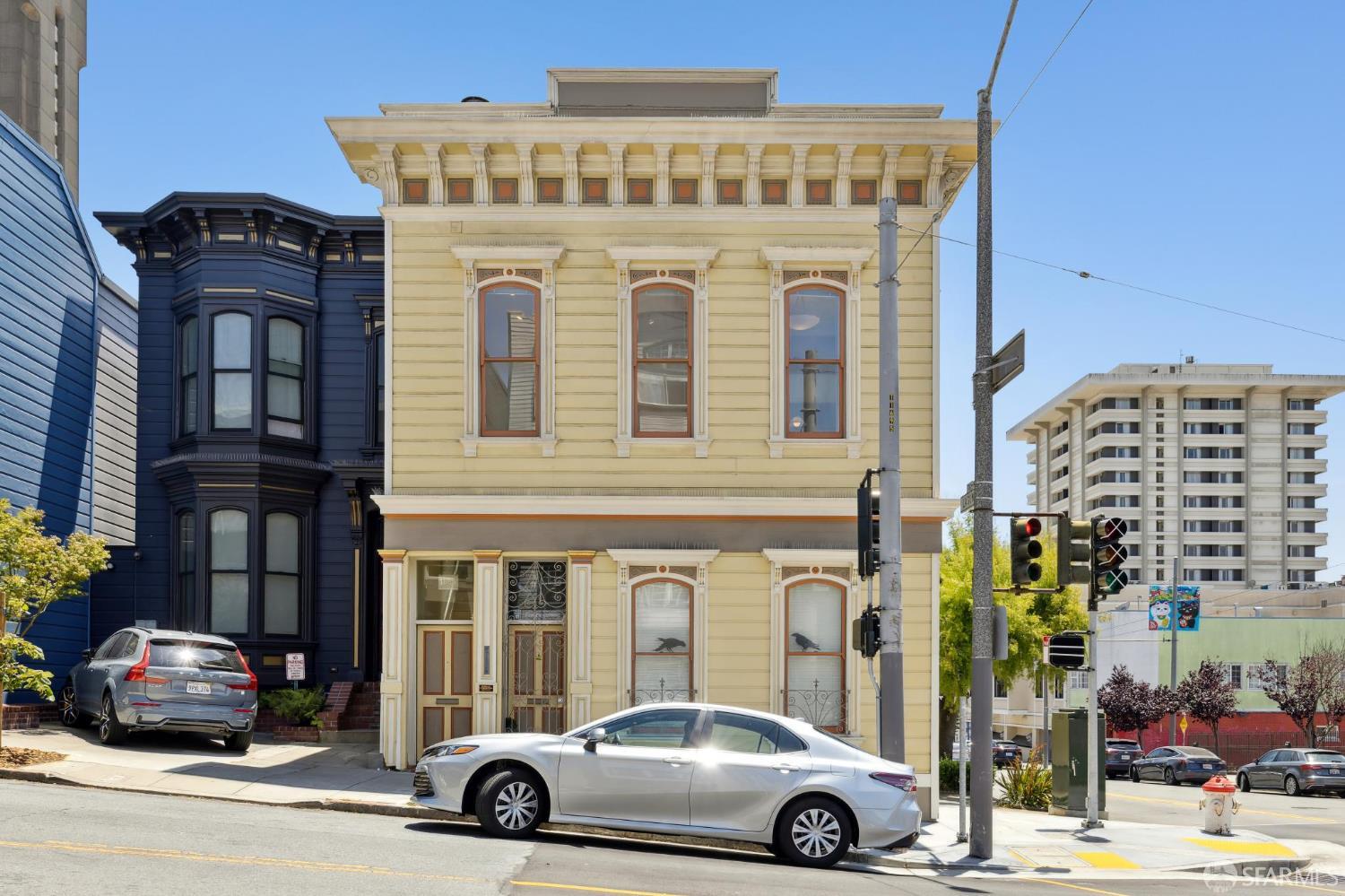 Photo #2: 425051842 Listing 