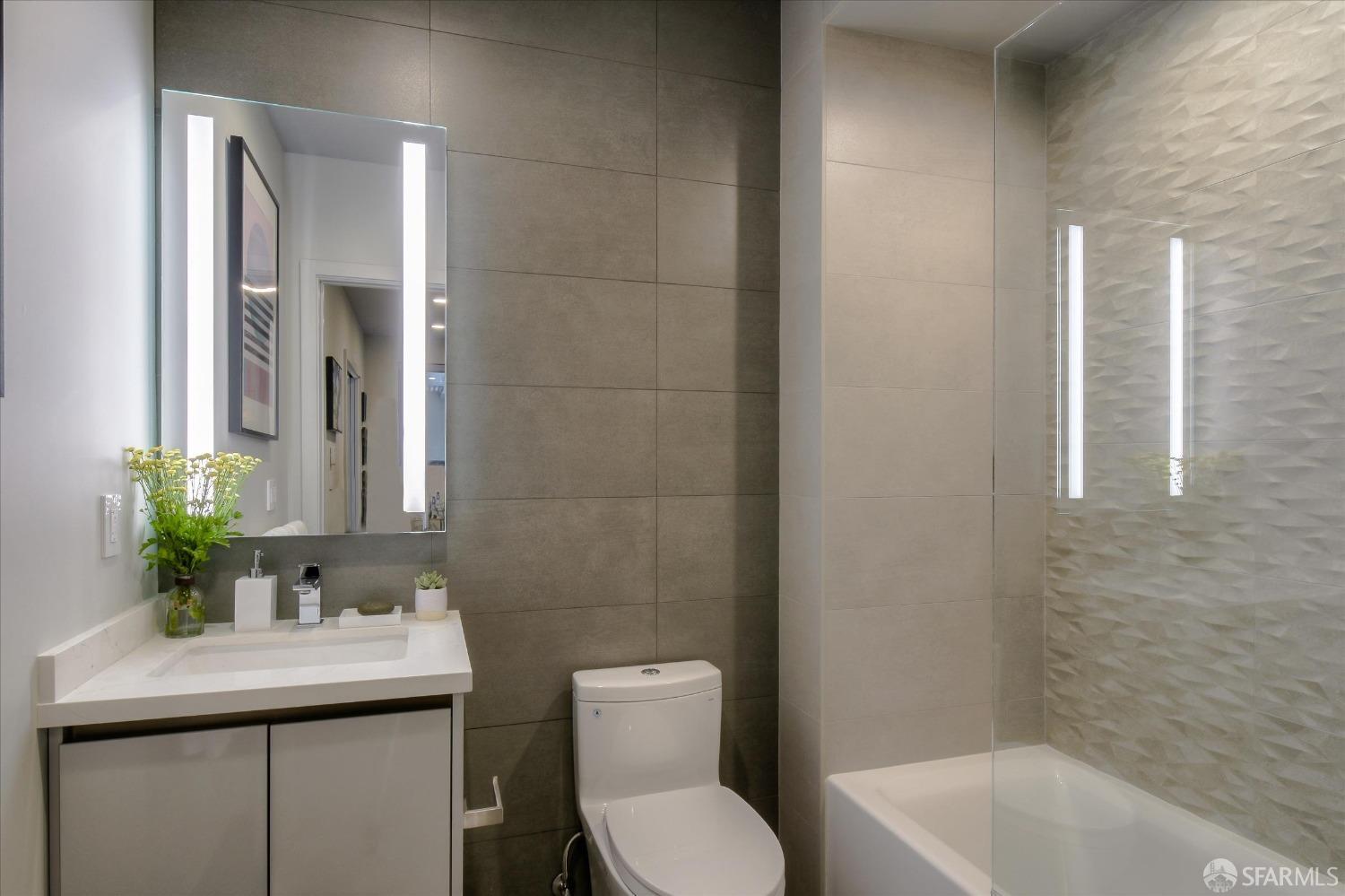 Detail Gallery Image 9 of 20 For 824 Hyde St #403,  San Francisco,  CA 94109 - 2 Beds | 1 Baths