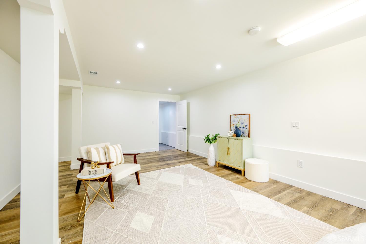 Detail Gallery Image 14 of 49 For 161 Laura St, San Francisco,  CA 94112 - 3 Beds | 3 Baths