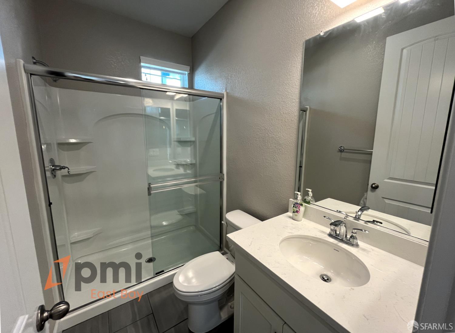 Detail Gallery Image 5 of 11 For 221 Laurel Knoll Dr, Martinez,  CA 94553 - 3 Beds | 3 Baths