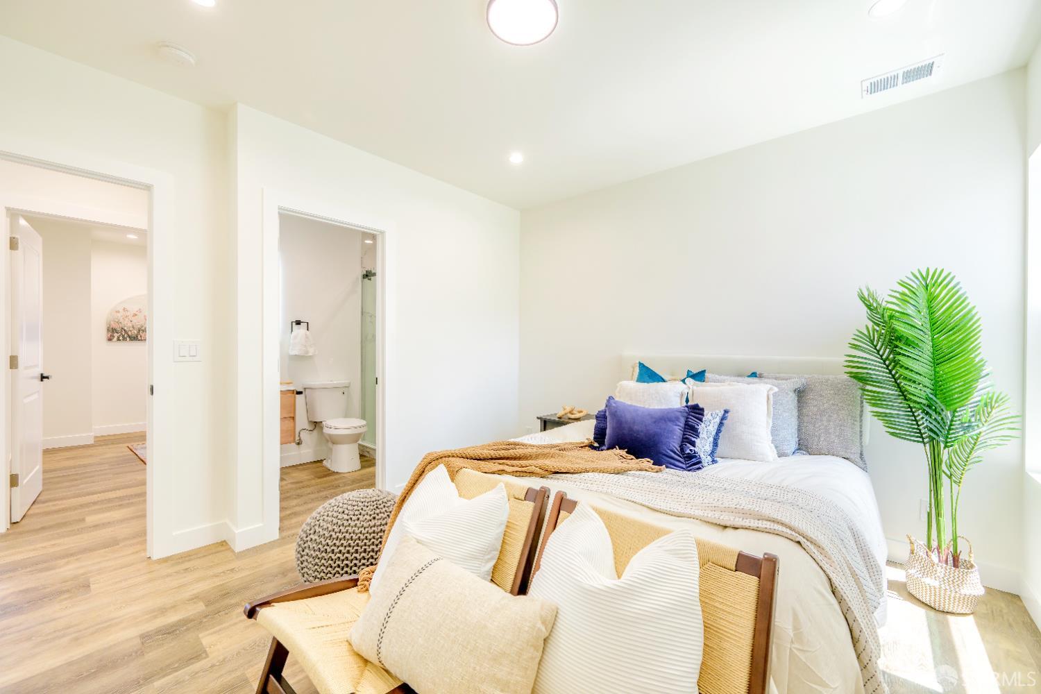 Detail Gallery Image 26 of 49 For 161 Laura St, San Francisco,  CA 94112 - 3 Beds | 3 Baths