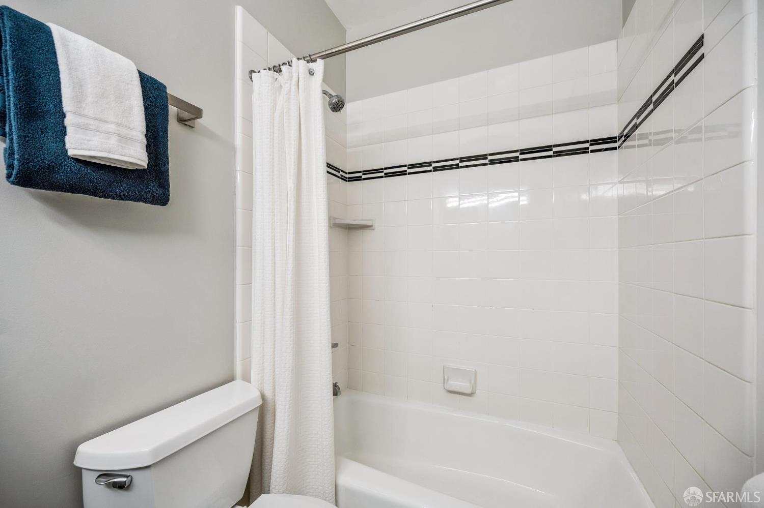 Detail Gallery Image 33 of 52 For 364 Shotwell St #101,  San Francisco,  CA 94110 - 3 Beds | 2 Baths
