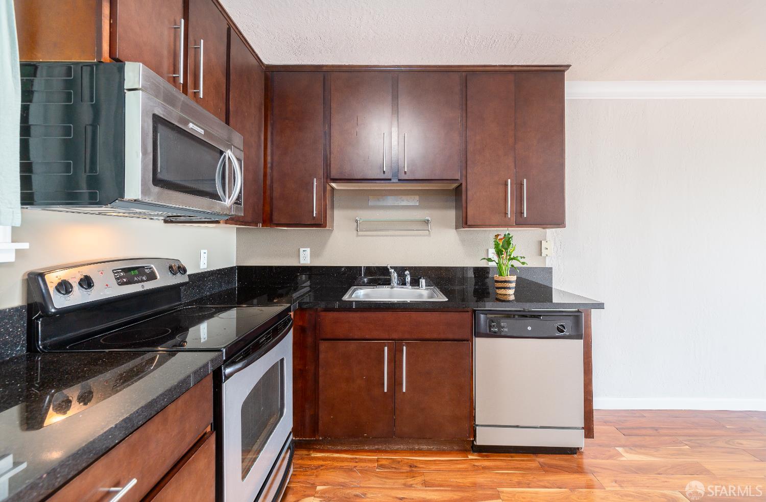 Detail Gallery Image 5 of 18 For 646 Corbett Ave #605,  San Francisco,  CA 94114 - 1 Beds | 1 Baths