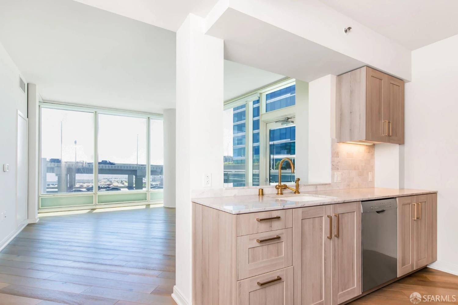 Photo #10: 425054563 Listing: Photo #10