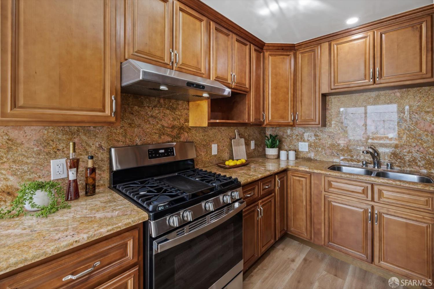 Detail Gallery Image 17 of 48 For 107 Venus St, San Francisco,  CA 94124 - 3 Beds | 2 Baths