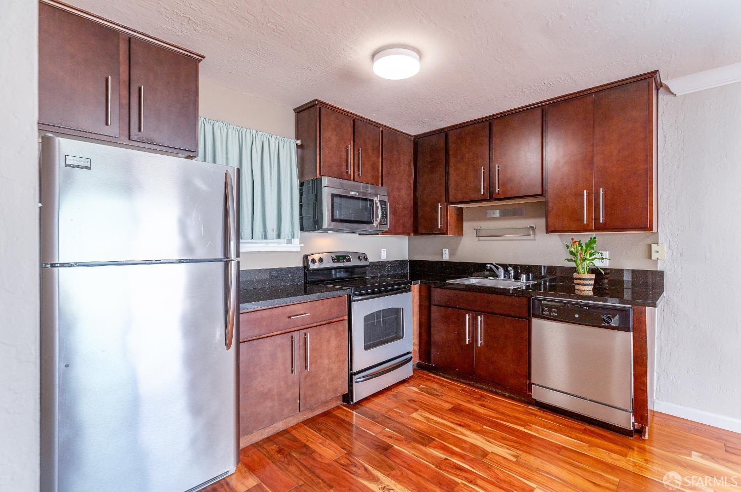 Detail Gallery Image 3 of 18 For 646 Corbett Ave #605,  San Francisco,  CA 94114 - 1 Beds | 1 Baths