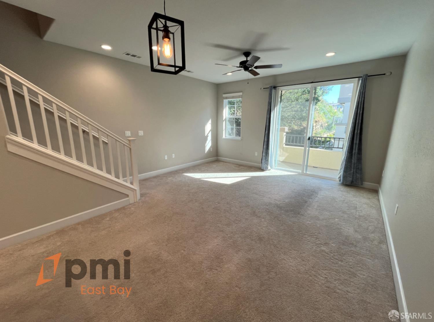 Detail Gallery Image 3 of 11 For 221 Laurel Knoll Dr, Martinez,  CA 94553 - 3 Beds | 3 Baths