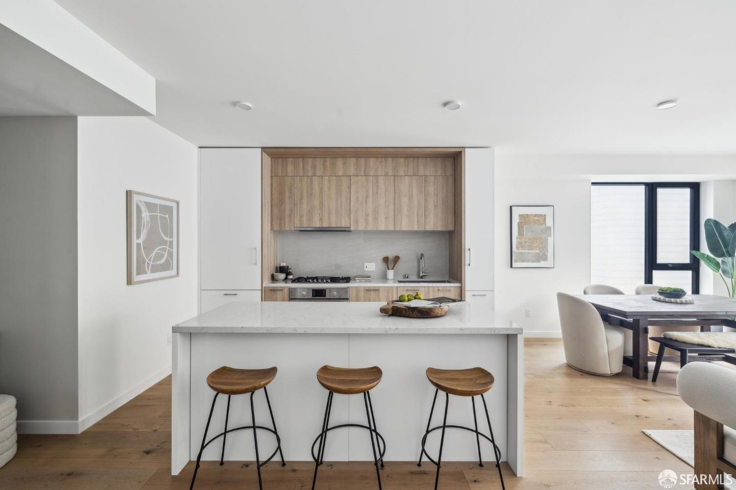 Detail Gallery Image 3 of 20 For 915 North Point St #J3,  San Francisco,  CA 94109 - 3 Beds | 2 Baths