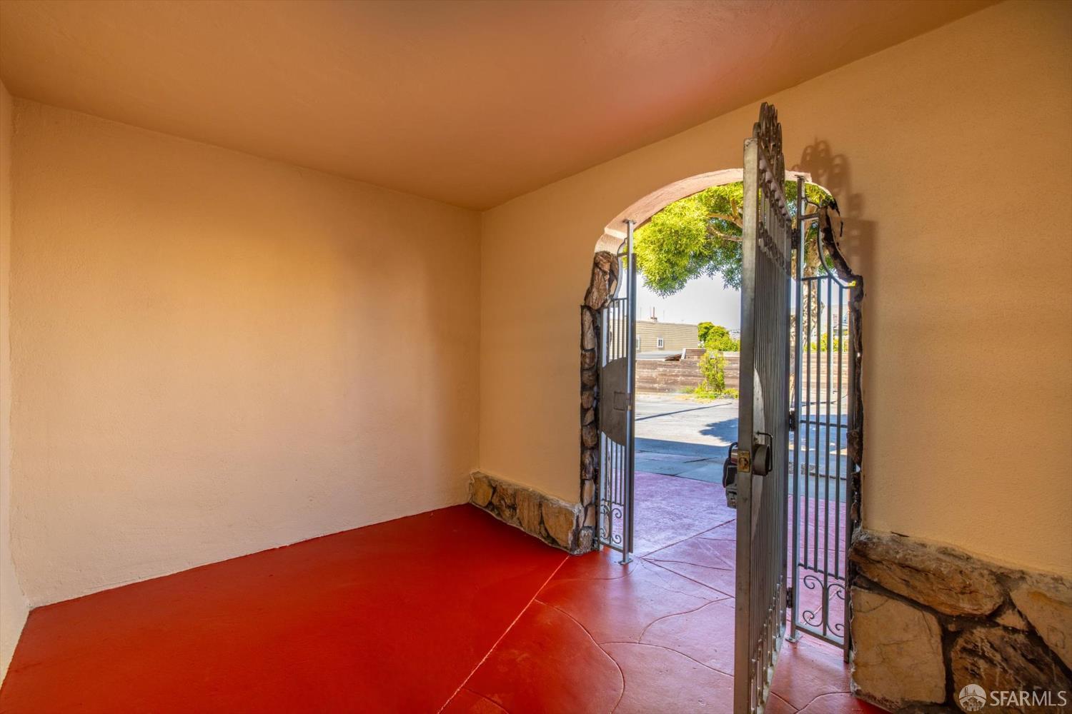 Detail Gallery Image 2 of 48 For 107 Venus St, San Francisco,  CA 94124 - 3 Beds | 2 Baths