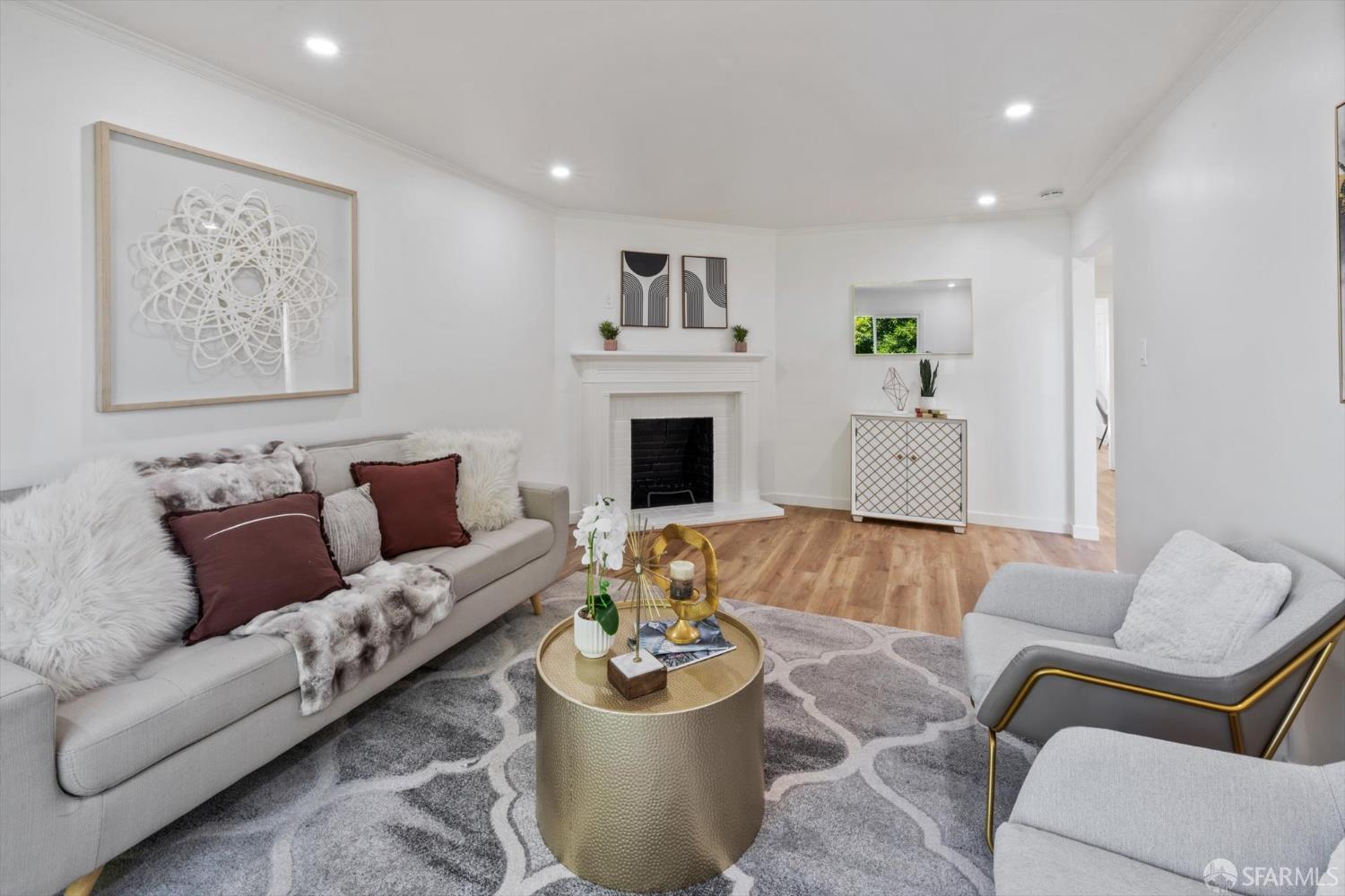 Detail Gallery Image 6 of 48 For 107 Venus St, San Francisco,  CA 94124 - 3 Beds | 2 Baths