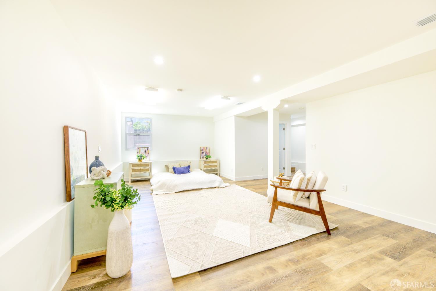 Detail Gallery Image 10 of 49 For 161 Laura St, San Francisco,  CA 94112 - 3 Beds | 3 Baths