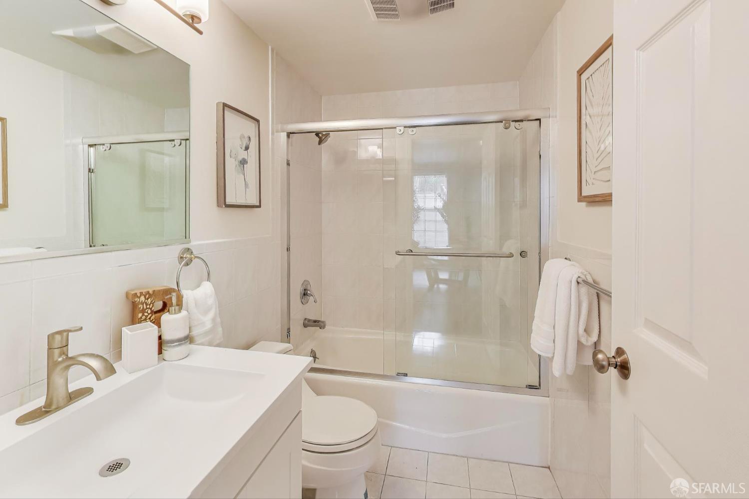 Detail Gallery Image 27 of 57 For 2826 Cabrillo St, San Francisco,  CA 94121 - 5 Beds | 5/1 Baths