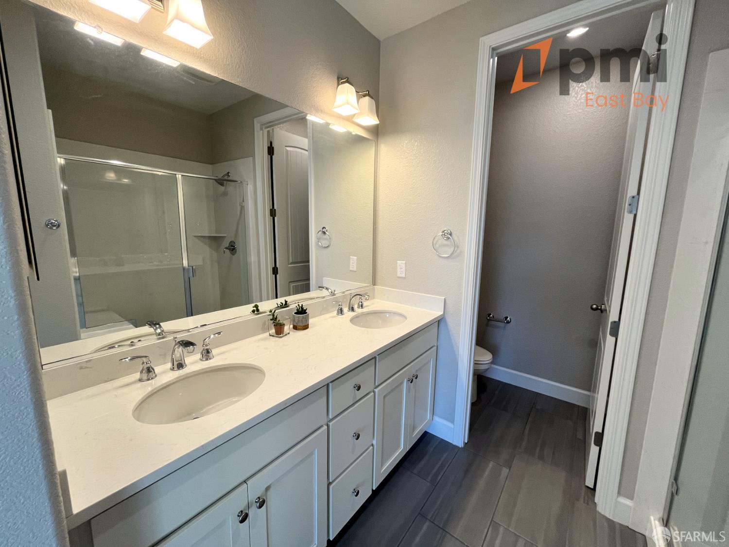 Detail Gallery Image 8 of 11 For 221 Laurel Knoll Dr, Martinez,  CA 94553 - 3 Beds | 3 Baths