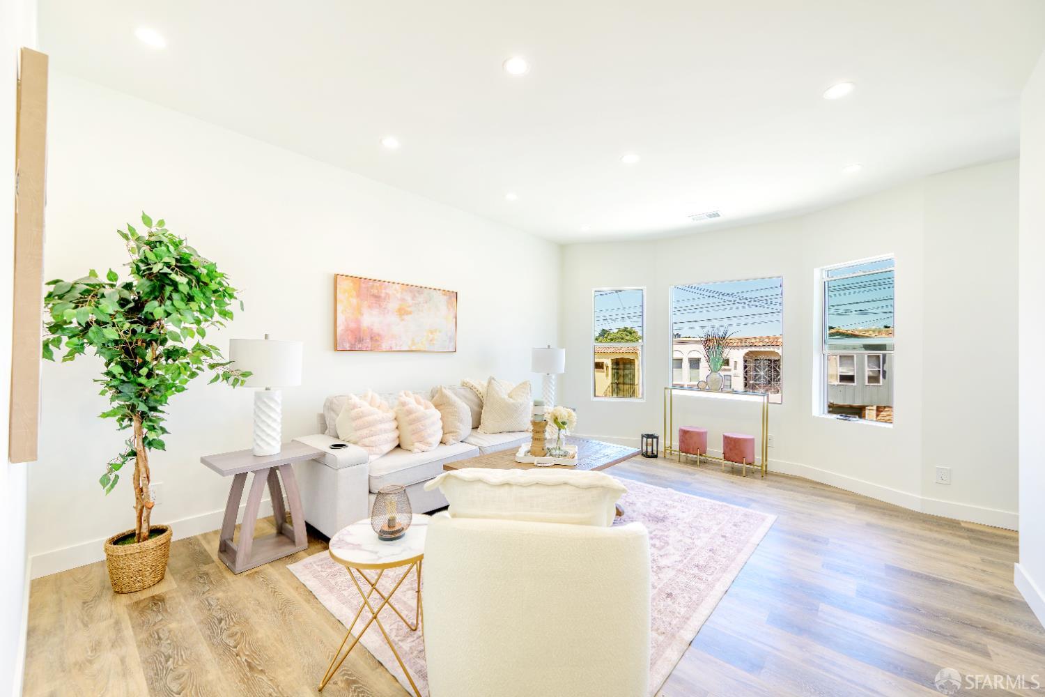 Detail Gallery Image 7 of 49 For 161 Laura St, San Francisco,  CA 94112 - 3 Beds | 3 Baths