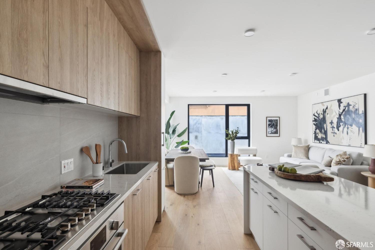 Detail Gallery Image 4 of 20 For 915 North Point St #J3,  San Francisco,  CA 94109 - 3 Beds | 2 Baths