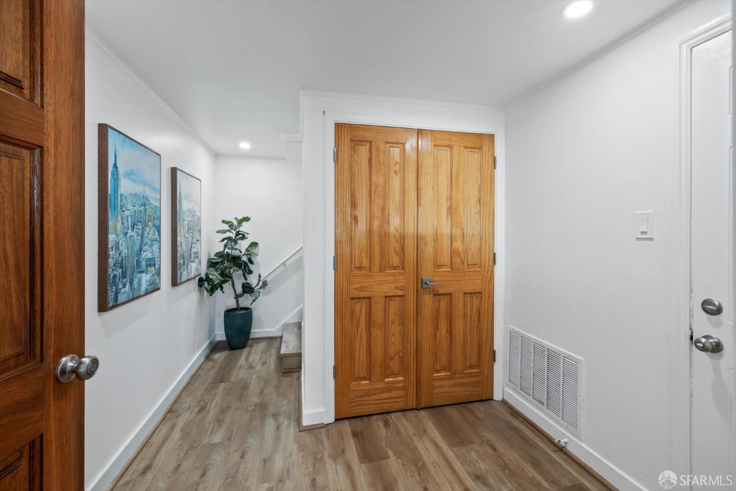 Detail Gallery Image 4 of 48 For 107 Venus St, San Francisco,  CA 94124 - 3 Beds | 2 Baths