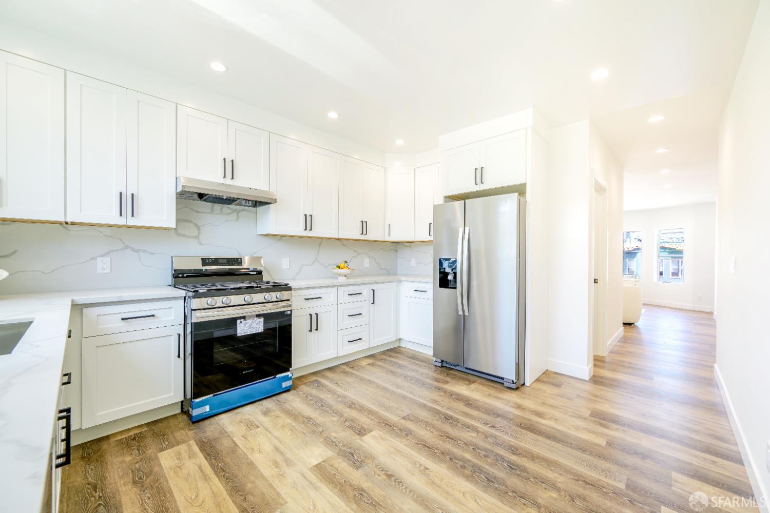 Detail Gallery Image 21 of 49 For 161 Laura St, San Francisco,  CA 94112 - 3 Beds | 3 Baths