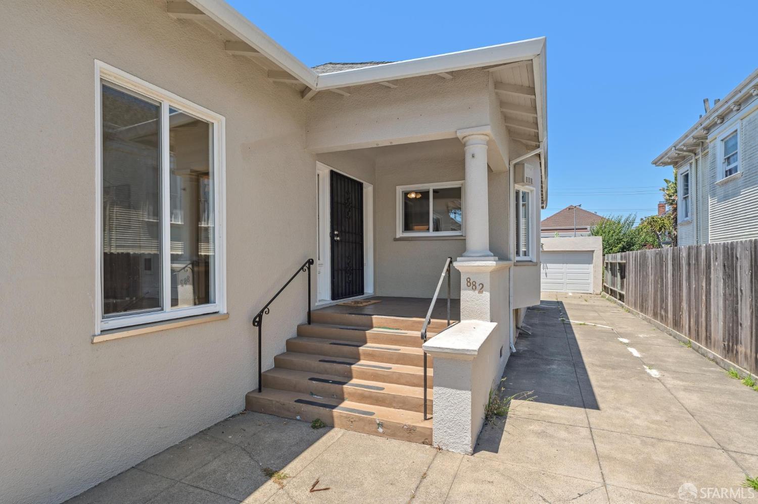 Detail Gallery Image 4 of 70 For 882 56th St, Oakland,  CA 94608 - 3 Beds | 2 Baths