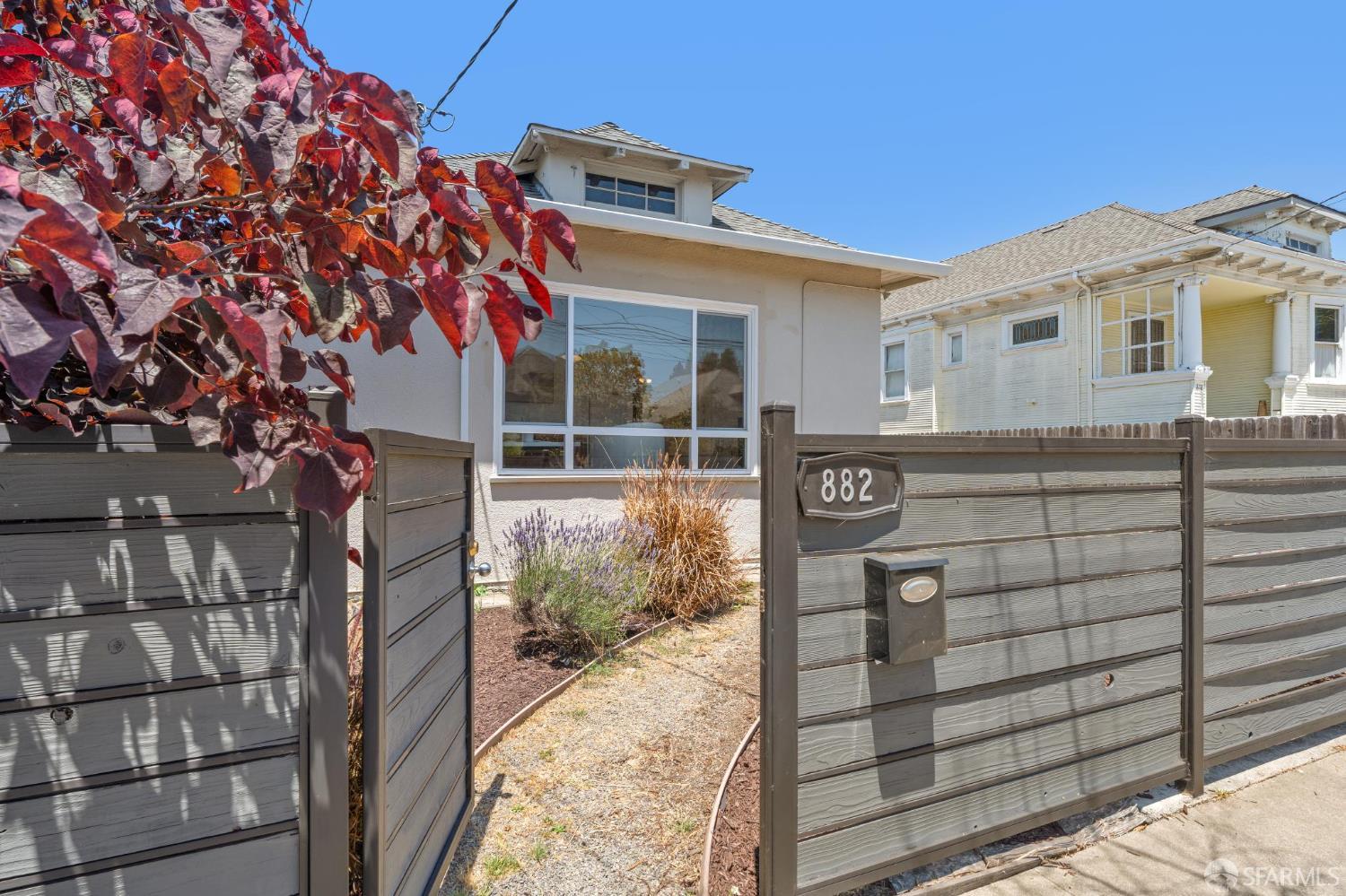 Detail Gallery Image 3 of 70 For 882 56th St, Oakland,  CA 94608 - 3 Beds | 2 Baths