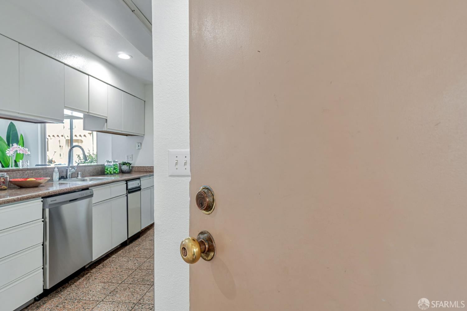 Photo #5: 425054912 Listing 