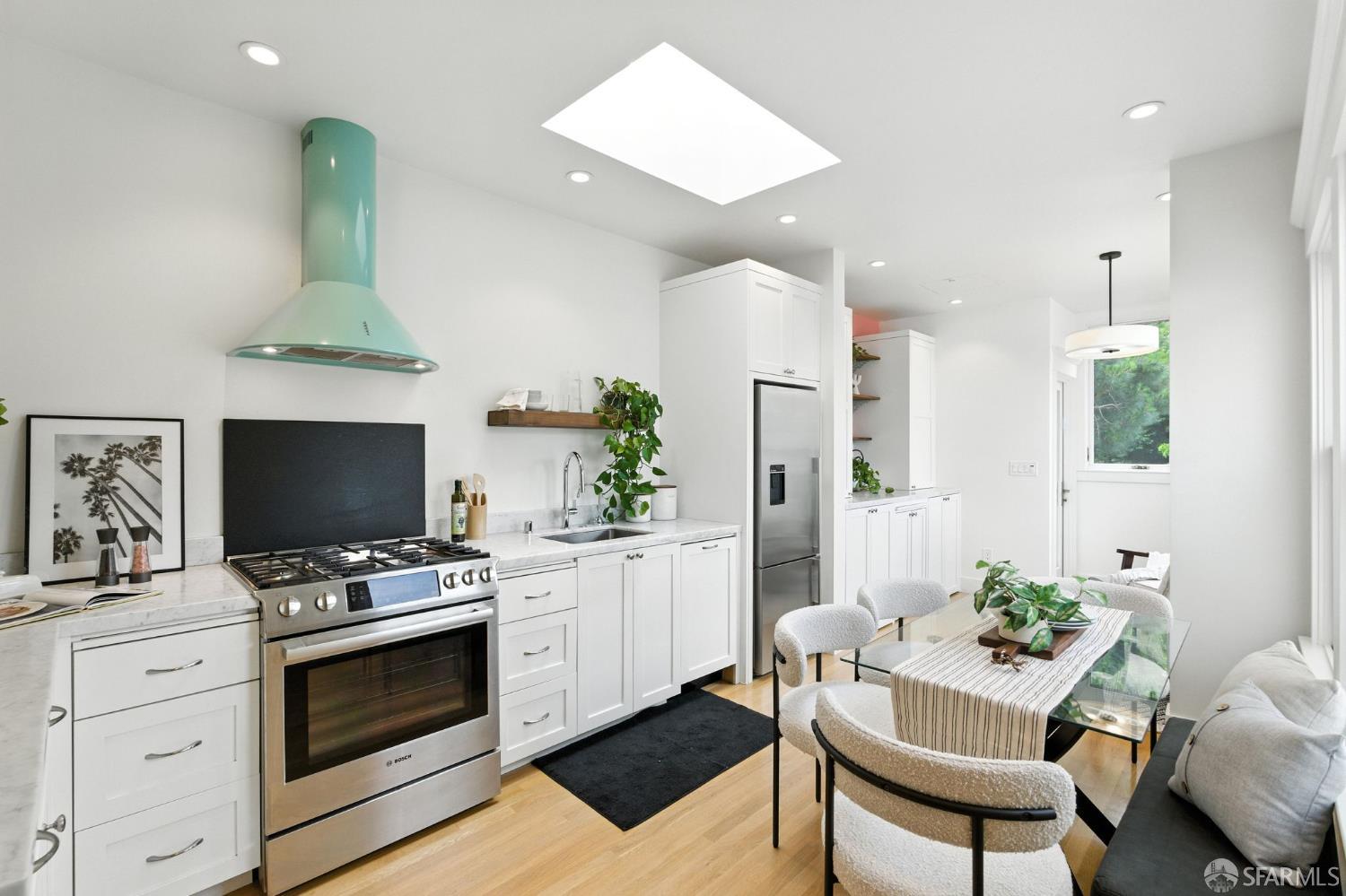 Photo #6: 425054876 Listing 