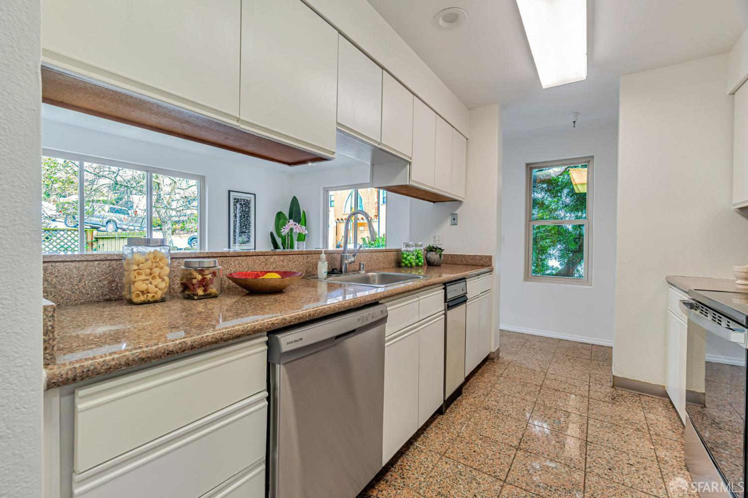 Photo #11: 425054912 Listing: Photo #11