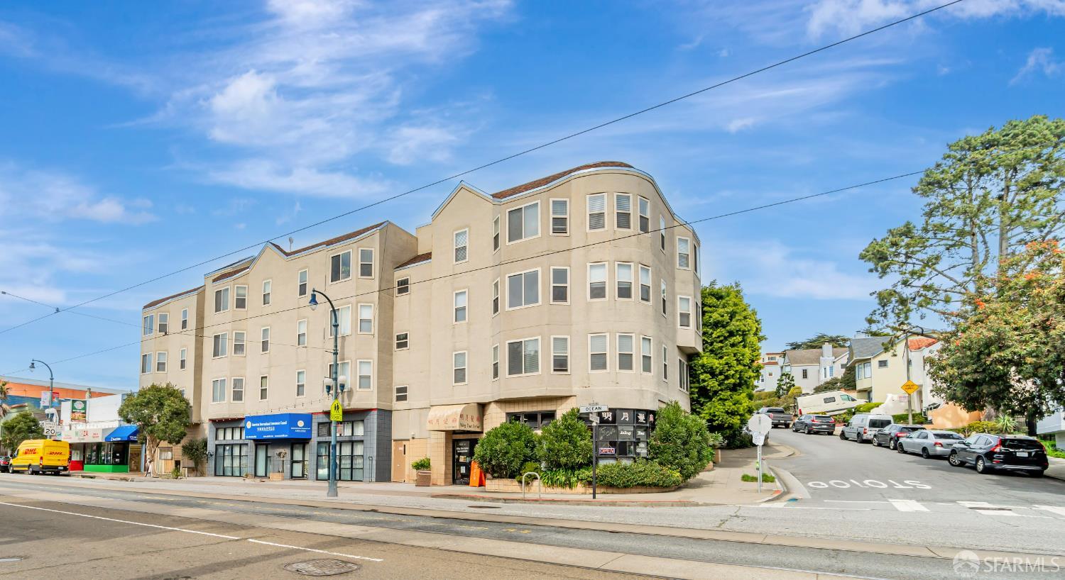 Browse active condo listings in MOUNT DAVIDSON MANOR
