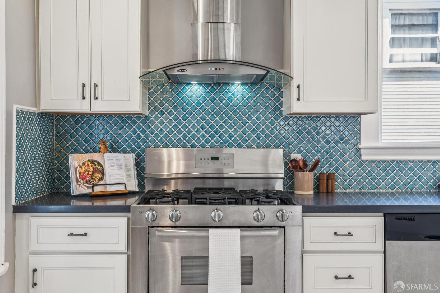 Detail Gallery Image 30 of 70 For 882 56th St, Oakland,  CA 94608 - 3 Beds | 2 Baths