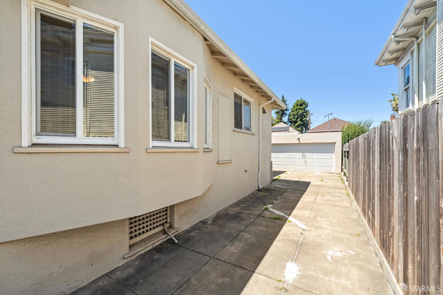 Detail Gallery Image 56 of 70 For 882 56th St, Oakland,  CA 94608 - 3 Beds | 2 Baths