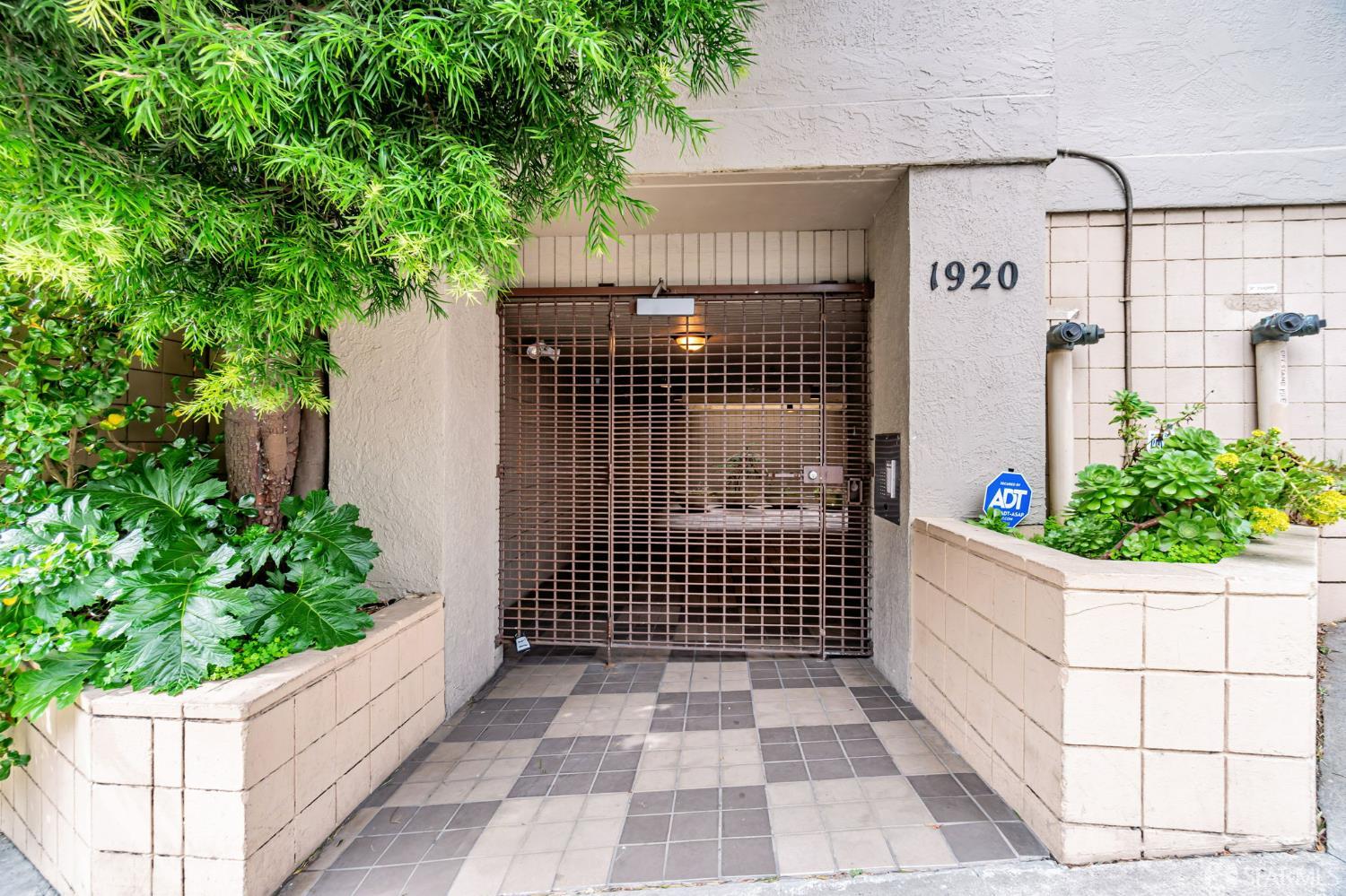 Photo #4: 425054912 Listing 