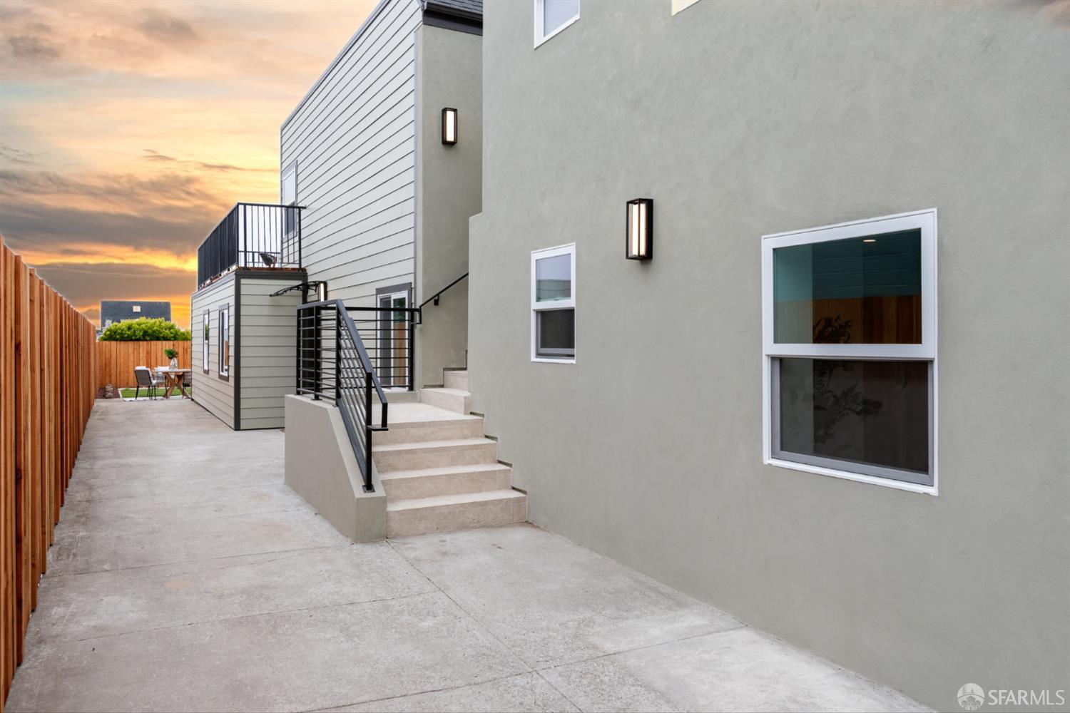 Detail Gallery Image 5 of 81 For 2277 33rd Ave, San Francisco,  CA 94116 - 4 Beds | 4 Baths