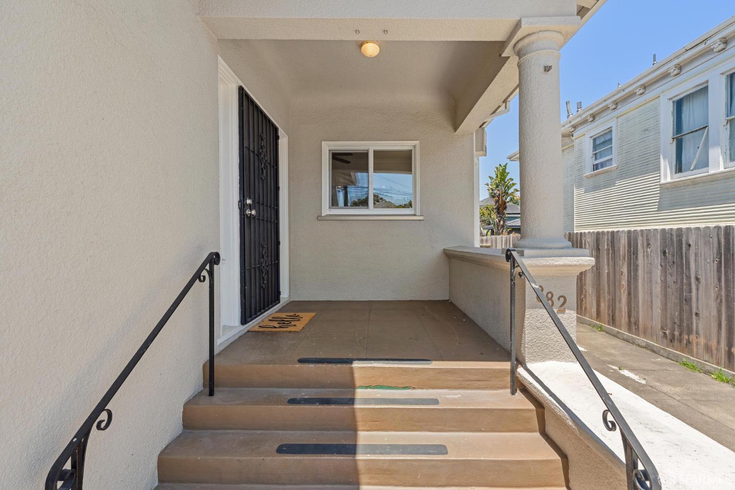Detail Gallery Image 5 of 70 For 882 56th St, Oakland,  CA 94608 - 3 Beds | 2 Baths