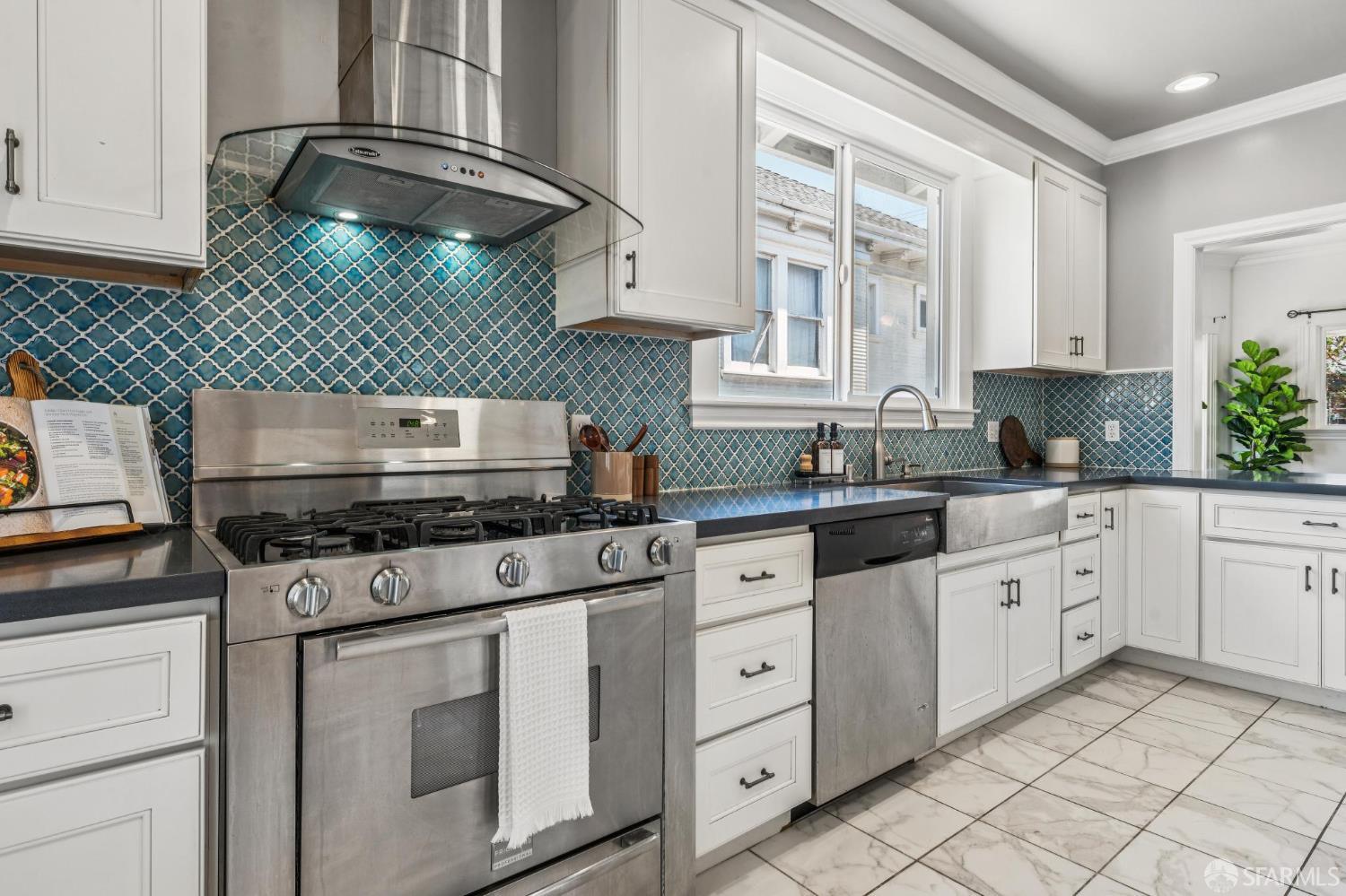 Detail Gallery Image 29 of 70 For 882 56th St, Oakland,  CA 94608 - 3 Beds | 2 Baths