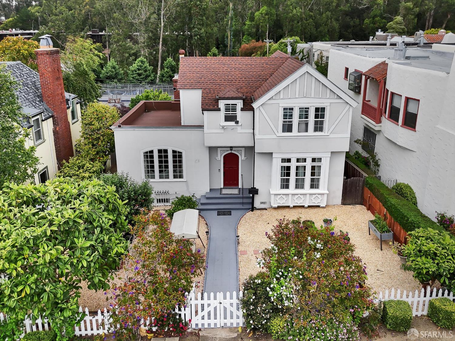 Detail Gallery Image 2 of 32 For 100 Sloat Blvd, San Francisco,  CA 94132 - 3 Beds | 3 Baths