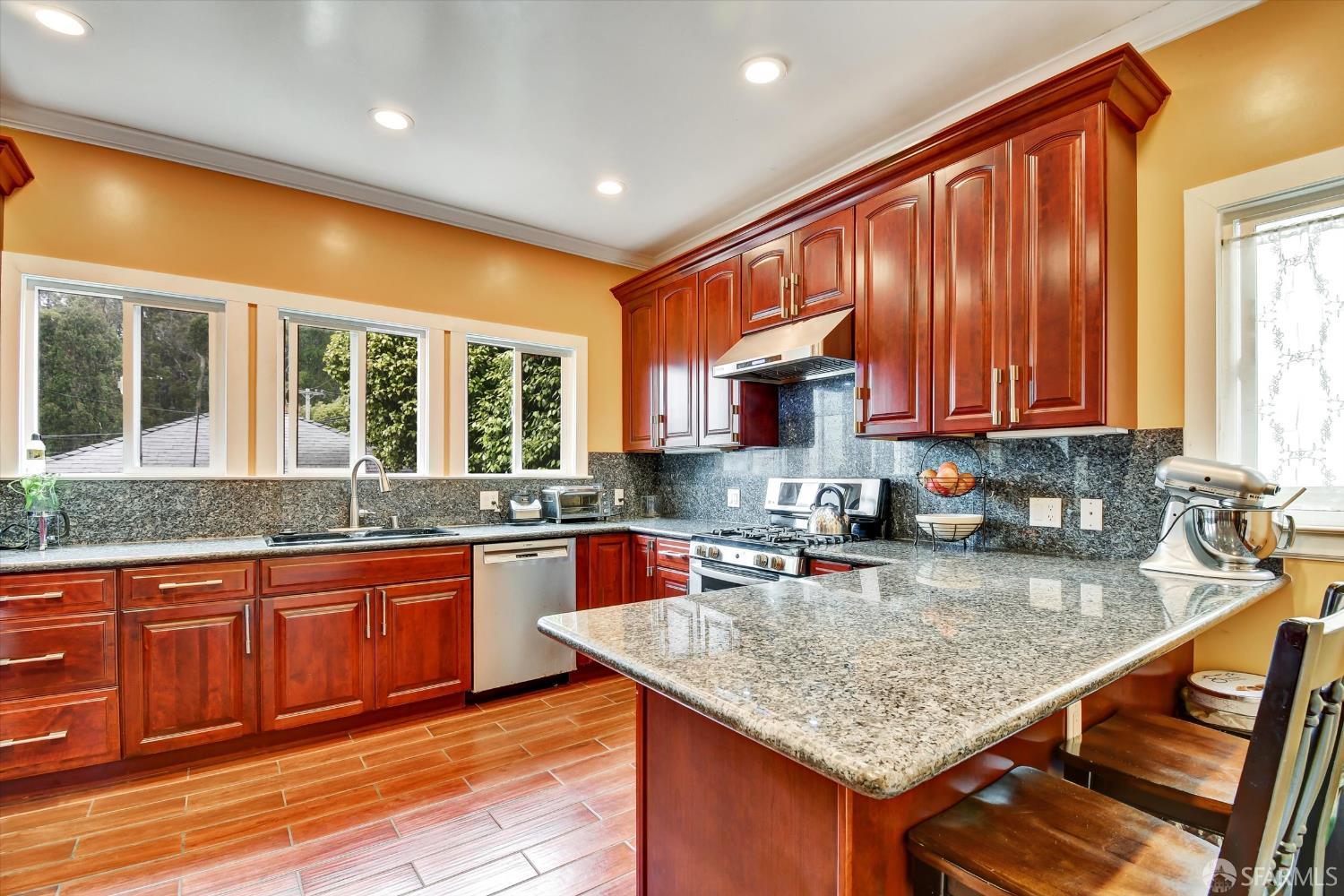 Detail Gallery Image 15 of 32 For 100 Sloat Blvd, San Francisco,  CA 94132 - 3 Beds | 3 Baths