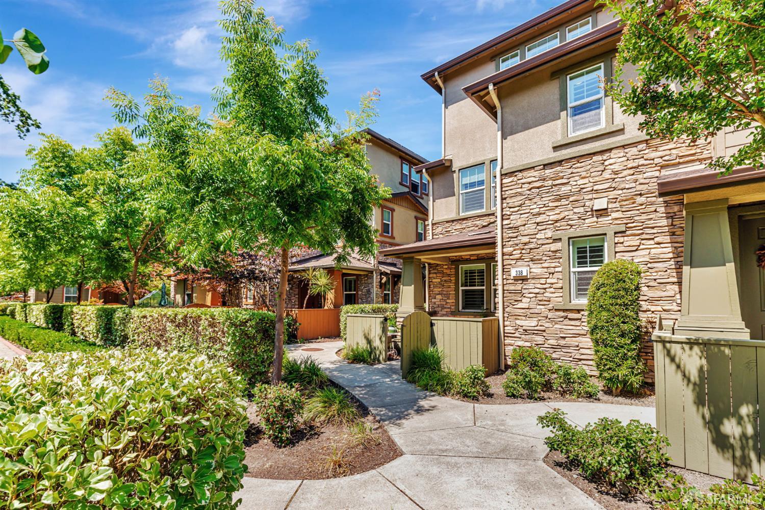 Detail Gallery Image 2 of 41 For 338 El Paseo Cir, Walnut Creek,  CA 94597 - 4 Beds | 2/2 Baths