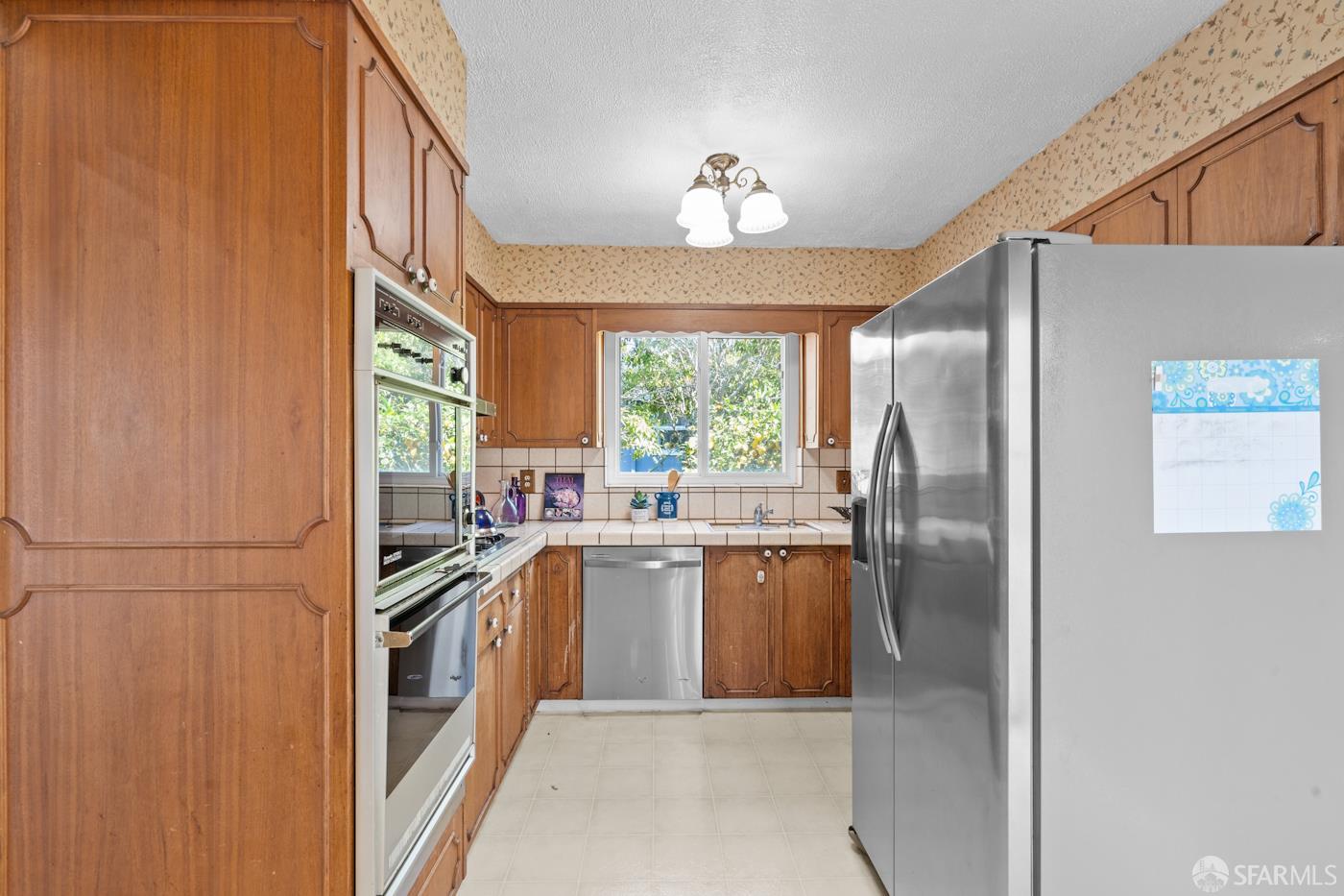 Detail Gallery Image 12 of 32 For 532 Vista Ct, Millbrae,  CA 94030 - 3 Beds | 2 Baths