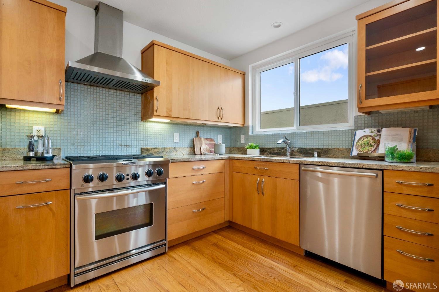 Detail Gallery Image 15 of 53 For 372 Baltimore Way, San Francisco,  CA 94112 - 3 Beds | 2 Baths
