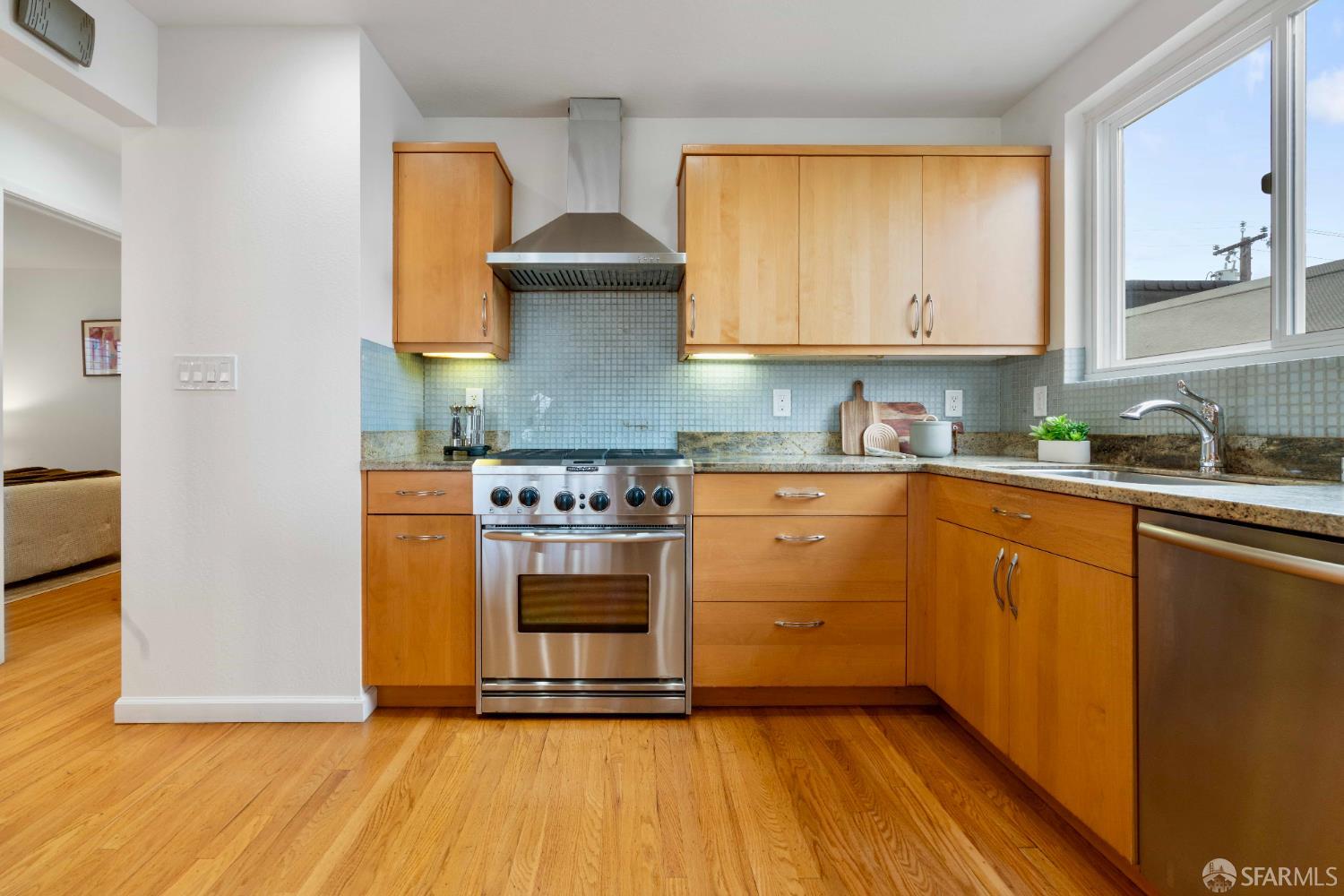 Detail Gallery Image 14 of 53 For 372 Baltimore Way, San Francisco,  CA 94112 - 3 Beds | 2 Baths