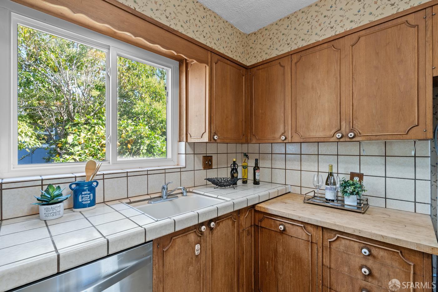 Detail Gallery Image 14 of 32 For 532 Vista Ct, Millbrae,  CA 94030 - 3 Beds | 2 Baths
