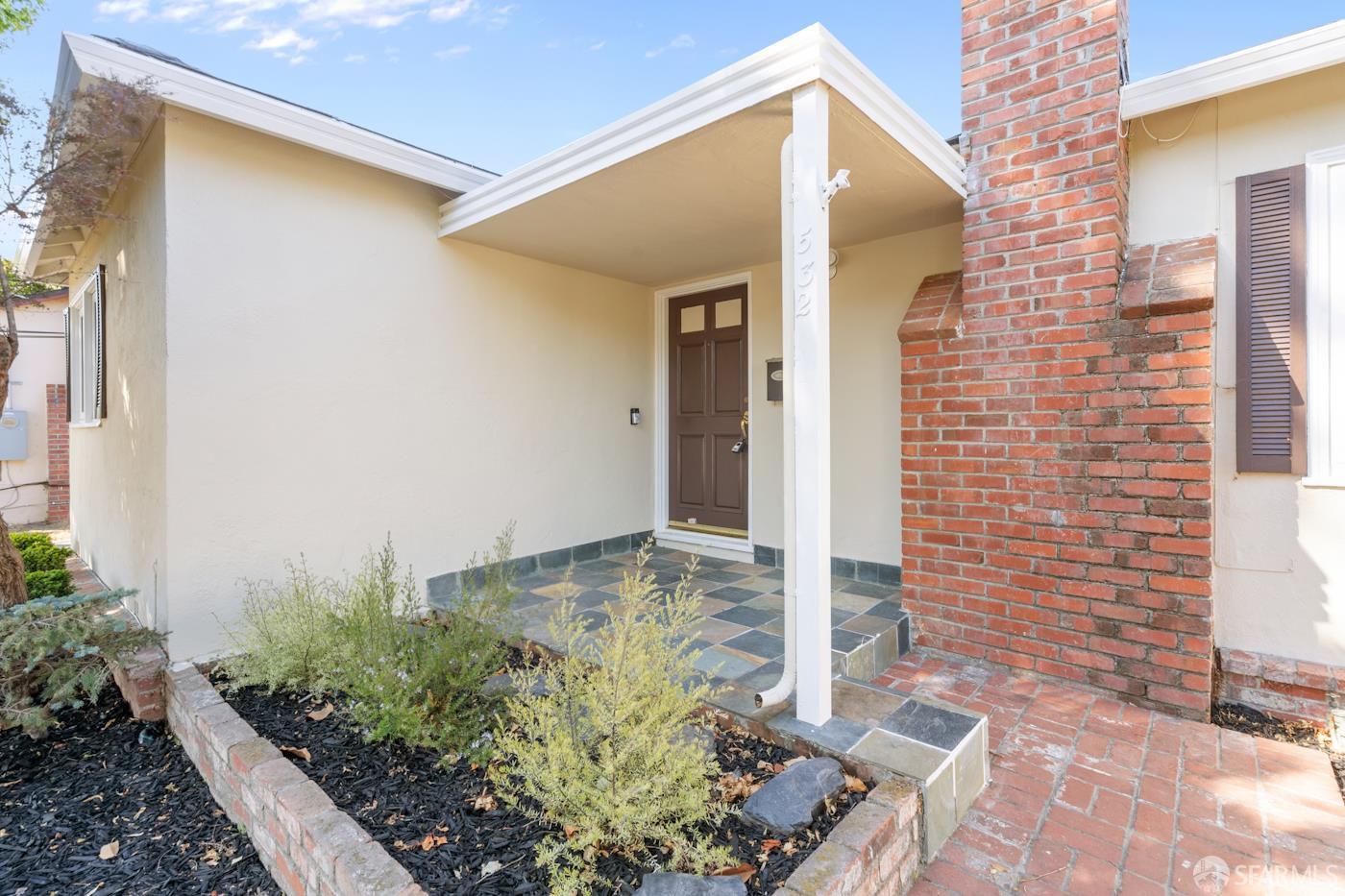 Detail Gallery Image 3 of 32 For 532 Vista Ct, Millbrae,  CA 94030 - 3 Beds | 2 Baths