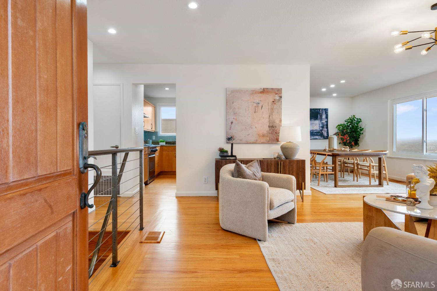 Detail Gallery Image 5 of 53 For 372 Baltimore Way, San Francisco,  CA 94112 - 3 Beds | 2 Baths