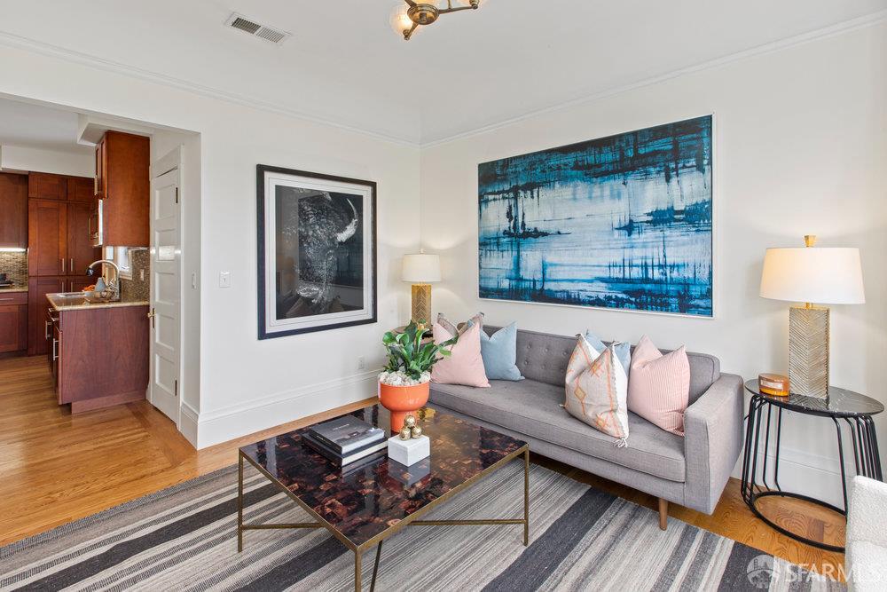 Photo #4: 425055398 Listing 