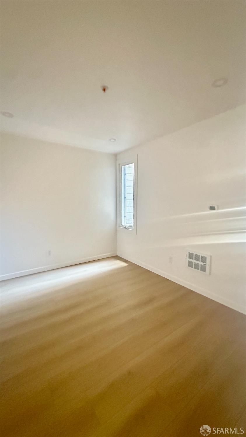 Detail Gallery Image 8 of 30 For 1553 Leavenworth St, San Francisco,  CA 94109 - 3 Beds | 2 Baths