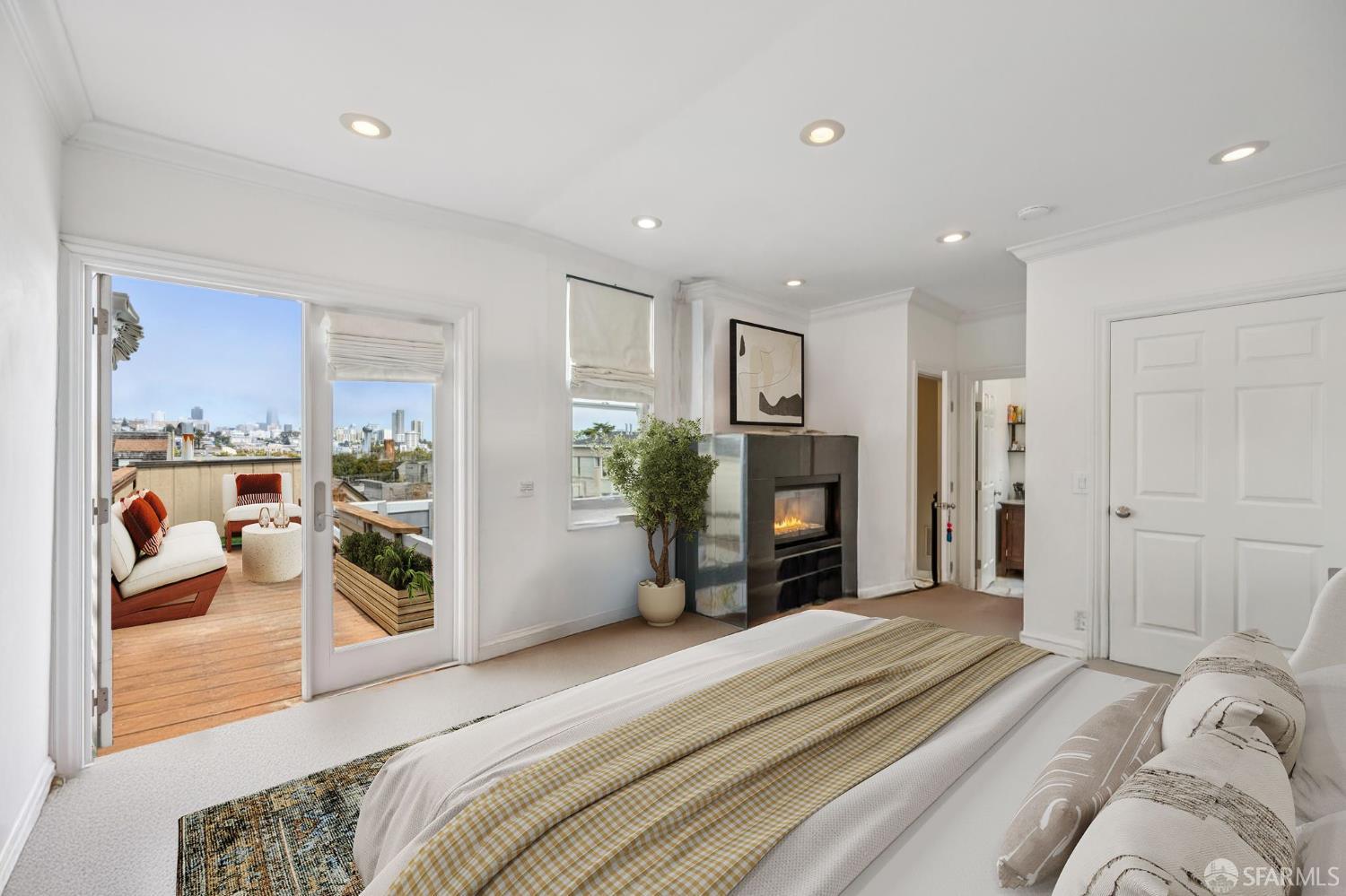 Detail Gallery Image 3 of 38 For 2922 Pine St, San Francisco,  CA 94115 - 2 Beds | 2 Baths