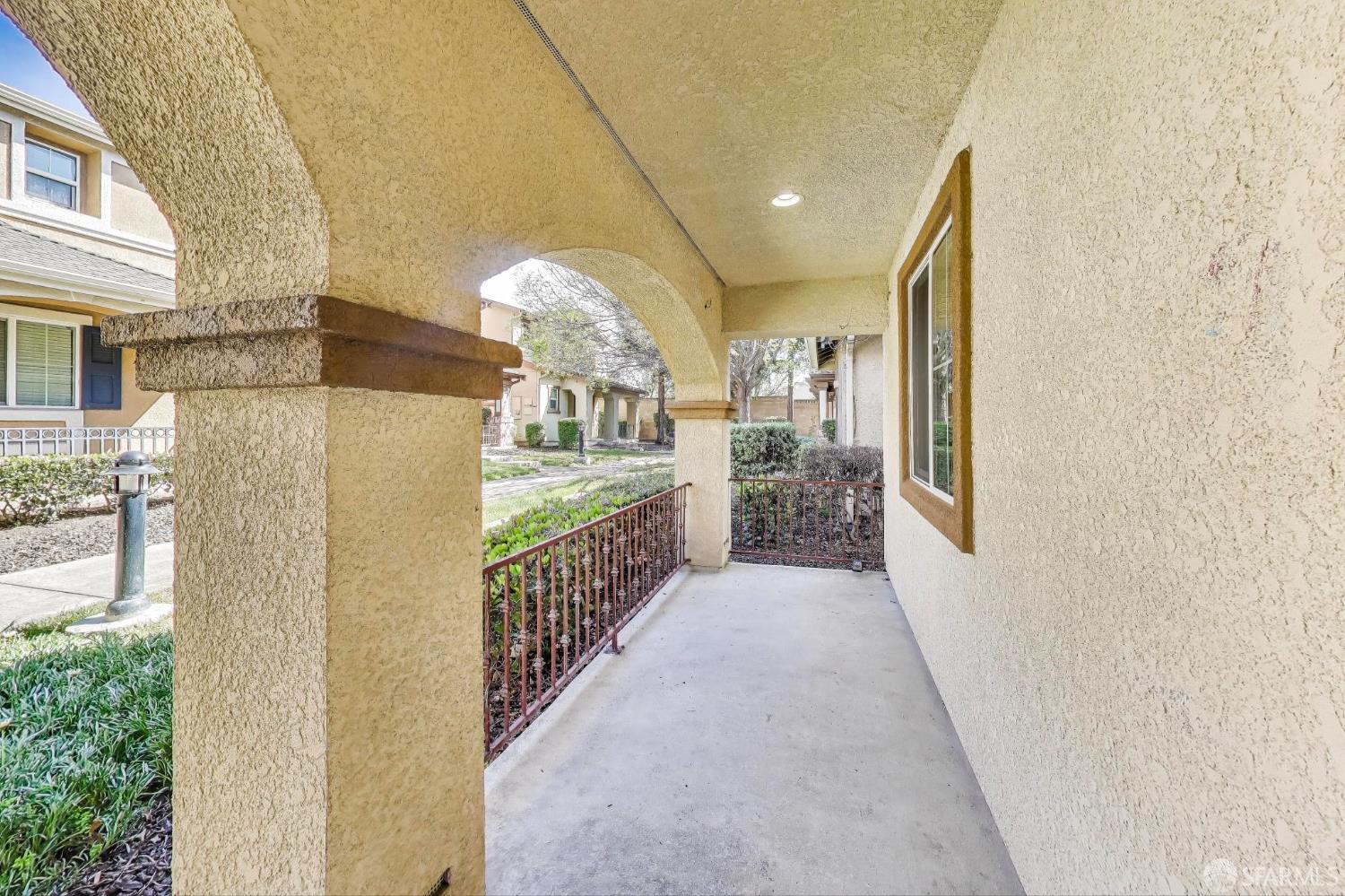 Detail Gallery Image 3 of 34 For 95 Olmsted Ct, Pittsburg,  CA 94565 - 5 Beds | 3 Baths