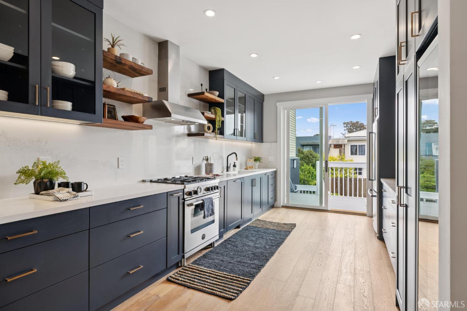 Detail Gallery Image 15 of 76 For 807 Vienna St, San Francisco,  CA 94112 - 3 Beds | 3 Baths