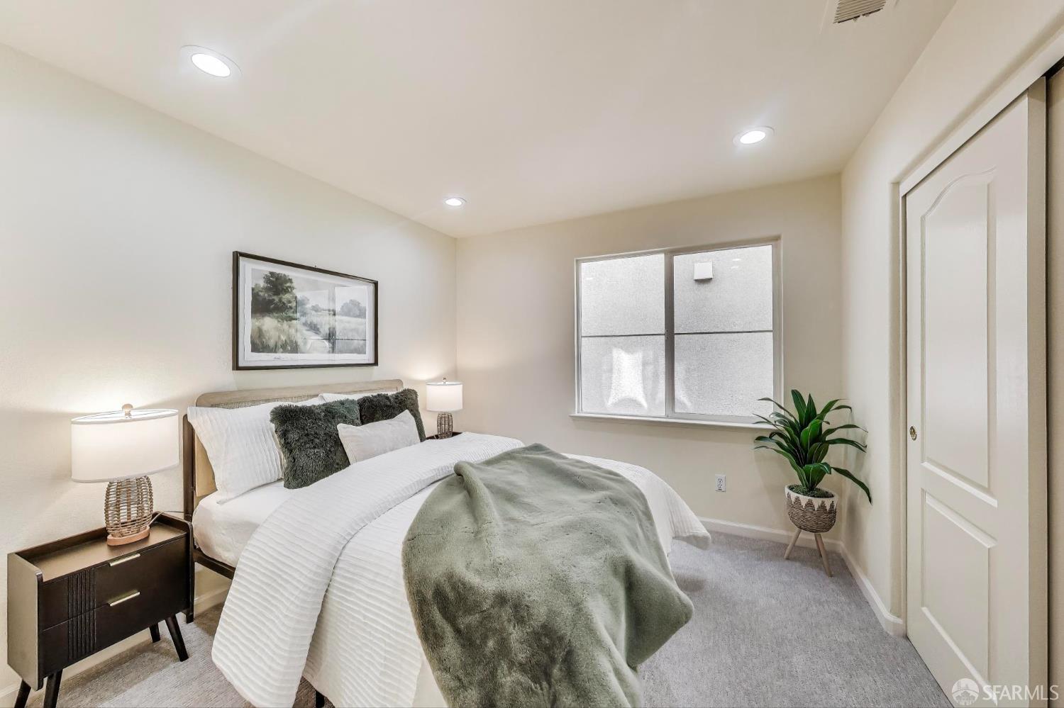 Detail Gallery Image 11 of 34 For 95 Olmsted Ct, Pittsburg,  CA 94565 - 5 Beds | 3 Baths