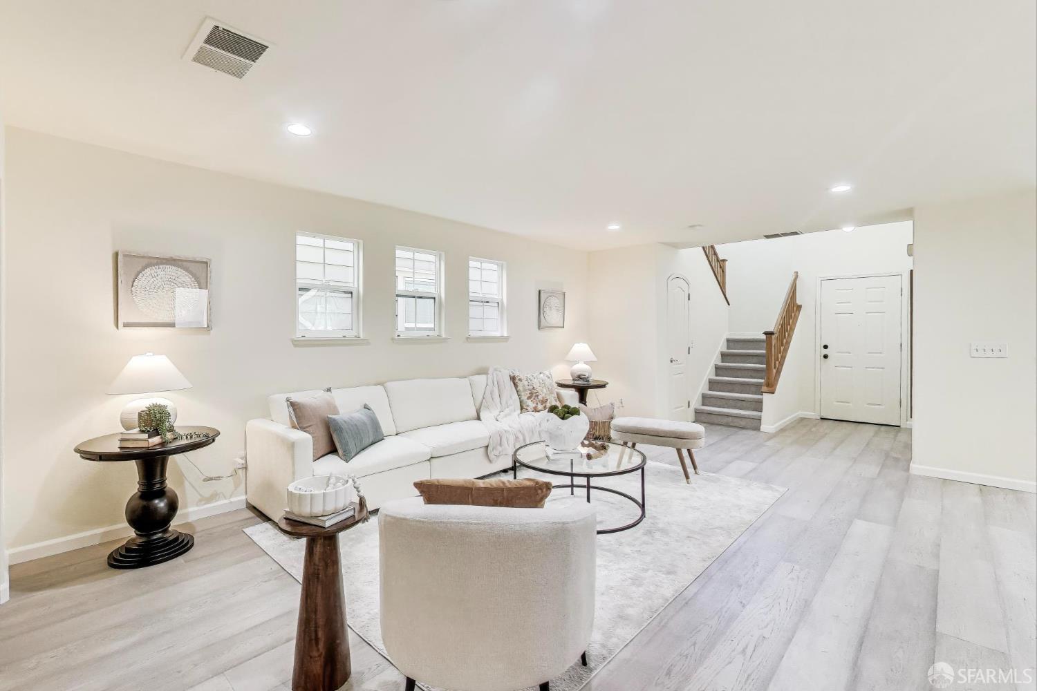 Detail Gallery Image 5 of 34 For 95 Olmsted Ct, Pittsburg,  CA 94565 - 5 Beds | 3 Baths